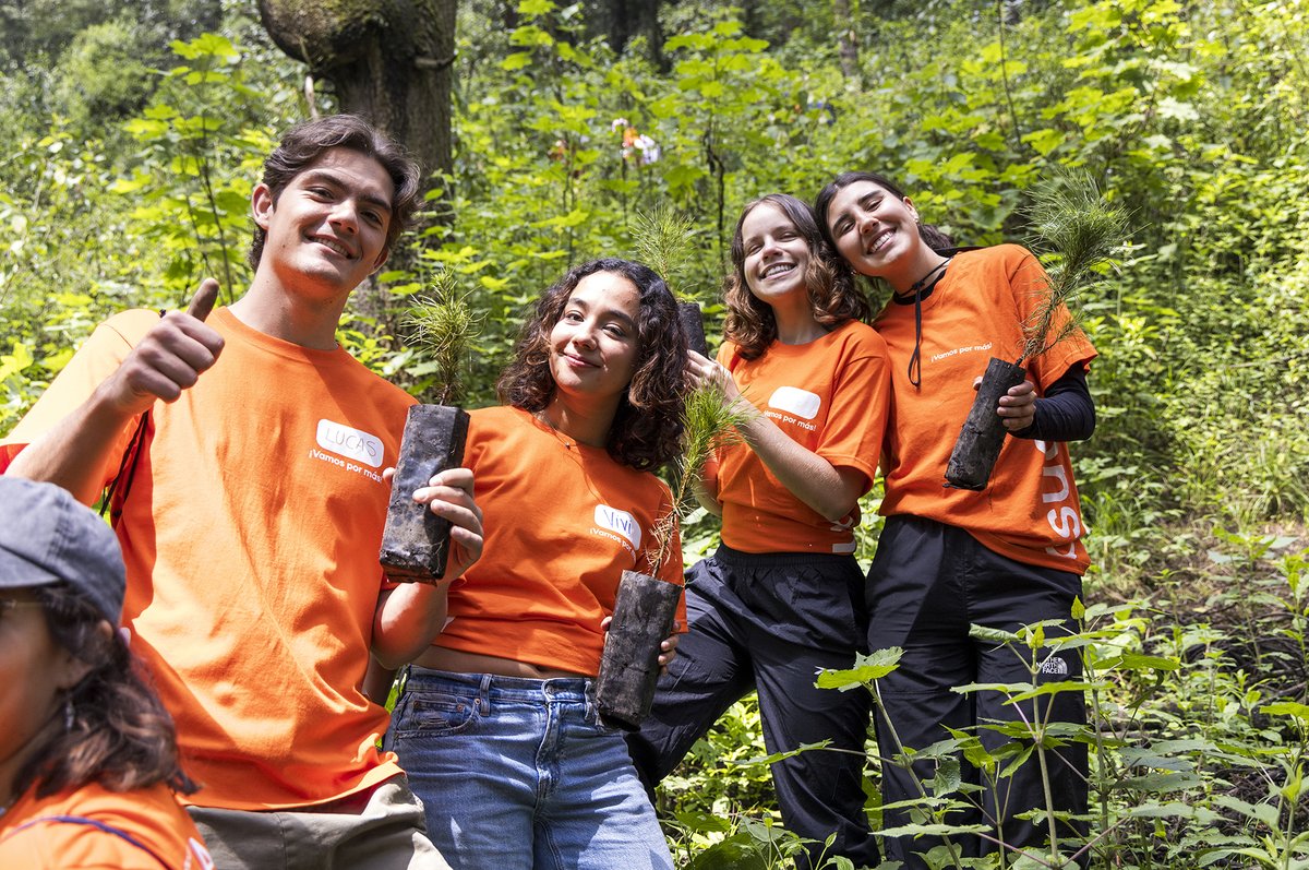 #InformeDelRector2025 La Anáhuac fortaleció su impacto social con más de 2,300 voluntarios en 250 proyectos, más de 38 toneladas de ayuda humanitaria y la plantación de 1,150 árboles, en alianza con distintos sectores para impulsar educación, salud y desarrollo comunitario.