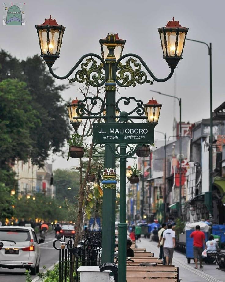 tanyarlfes's tweet image. 💚 di jogja ada sesuatu yg lain gak sih selain malioboro?
Kenapa orang-orang kalo ngajak pergi tuh malioboro?😭 sender bosen