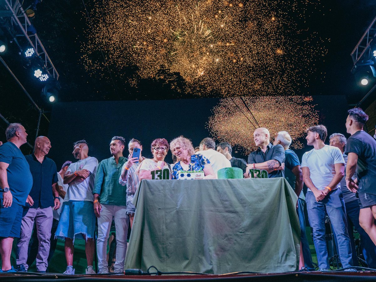 #Banfield, siempre 💚🤍

A puro festejo en el 𝒄𝒐𝒓𝒂𝒛𝒐́𝒏 𝒅𝒆𝒍 𝒃𝒂𝒓𝒓𝒊𝒐.