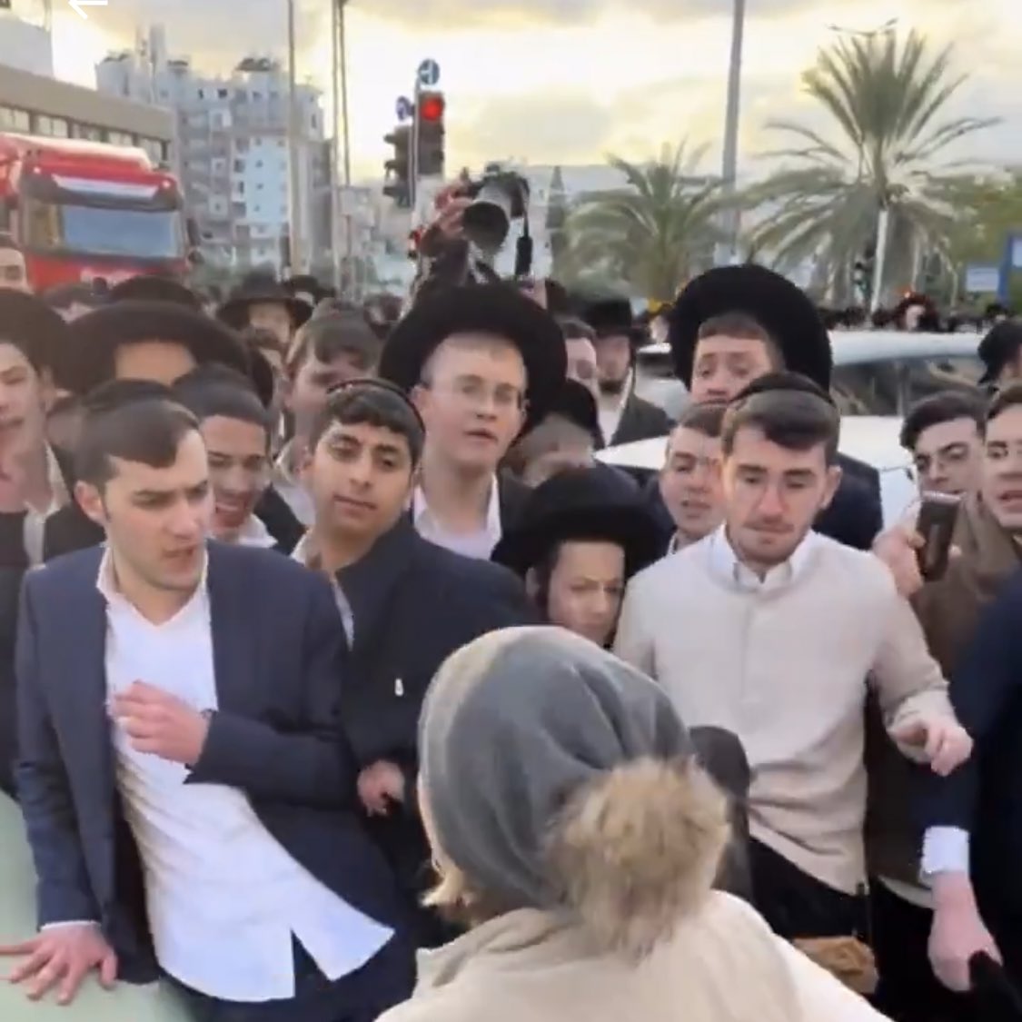 TanausuX's tweet image. Too much inbreeding.
And they keep passing on the worst genes.