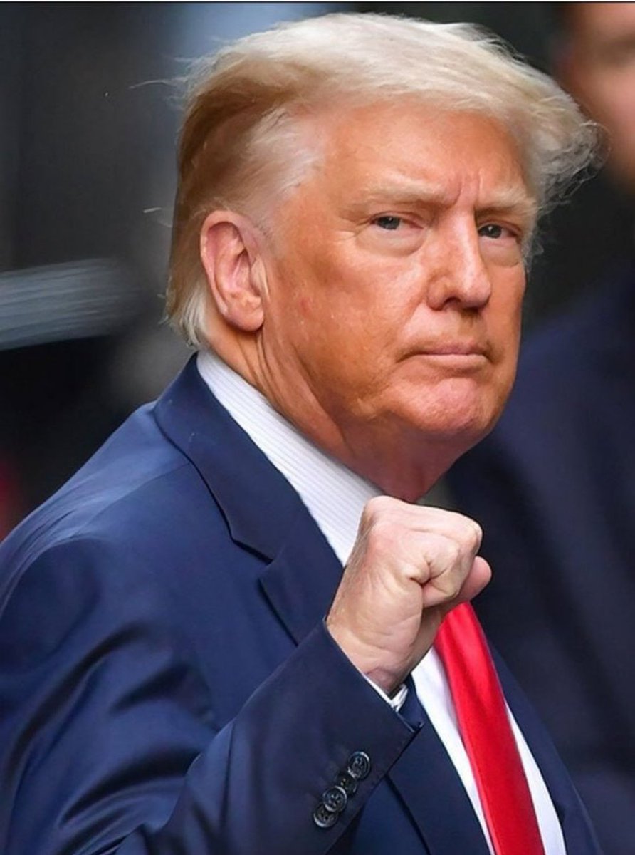 GoldenAgeUnfold's tweet image. Be Honest: 

Describe Trump in ONE word.