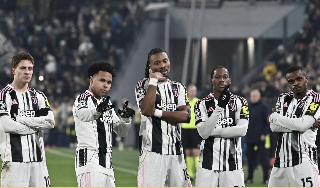 #JuveBenfica
Vittoria convincente della #Juventus che grazie ai gol di #Thuram e #McKennie ottiene il passaggio sicuro al playoff di #champions lasciandosi anche una minima speranza di entrare addirittura direttamente tra le prime 8 in caso di vittoria a #Monaco.