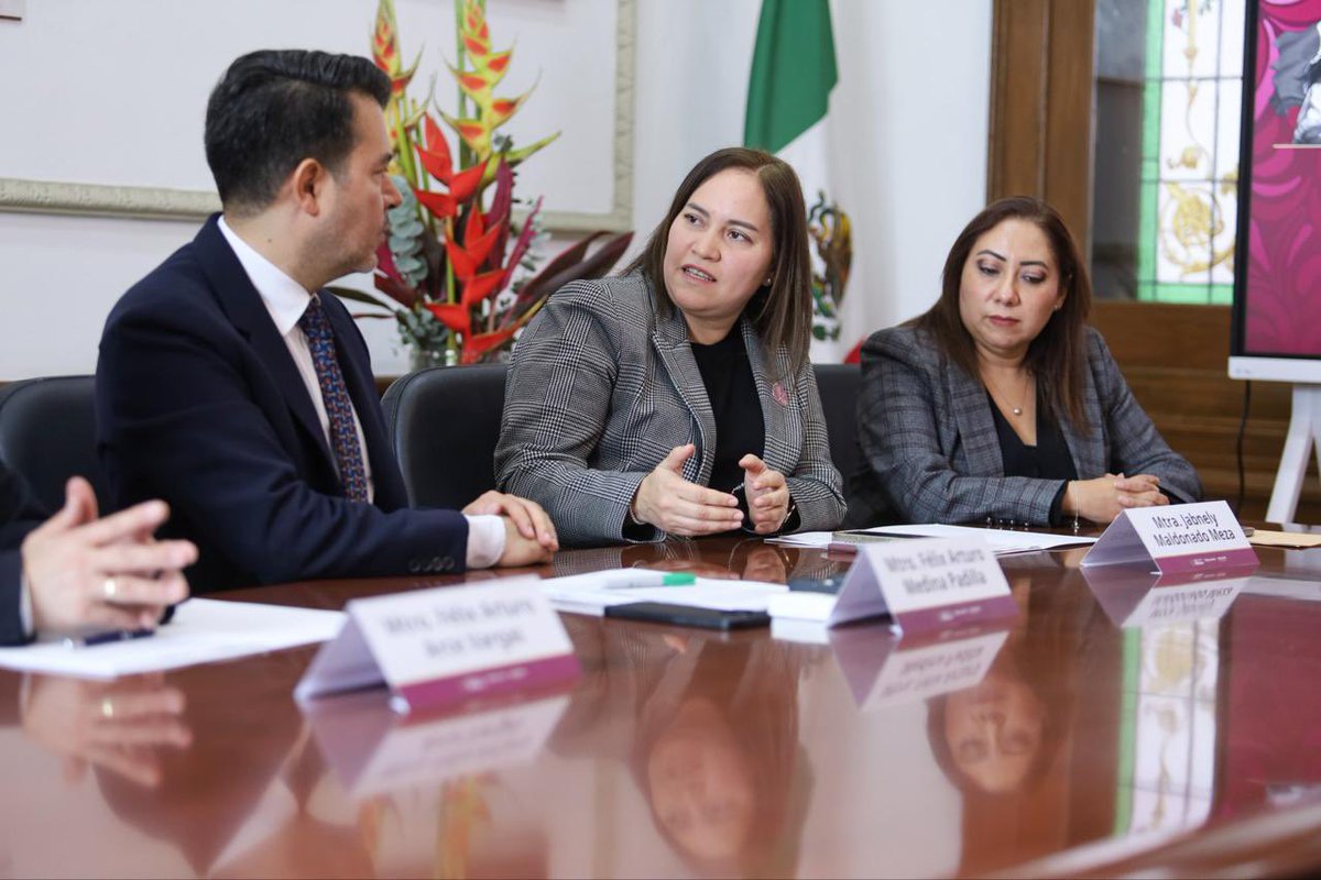 jabnelym's tweet photo. 📝 Firmamos convenio con el Registro Nacional de Población para garantizar el derecho a la identidad y el derecho a la vivienda adecuada al utilizar la CURP como llave única en la gestión de los créditos hipotecarios de la derechohabiencia. 

Se trata de otorgar certeza jurídica en el manejo de los datos, simplificación y prevención de delitos como fraudes y robo de identidad.  

Agradezco la suma de esfuerzos de @arturo_medina_p Subsecretario de Derechos Humanos, Población y Migración de la @SEGOB_mx  y de Arturo Arce Director General de RENAPO. 

#FovisssteEsTuDerecho