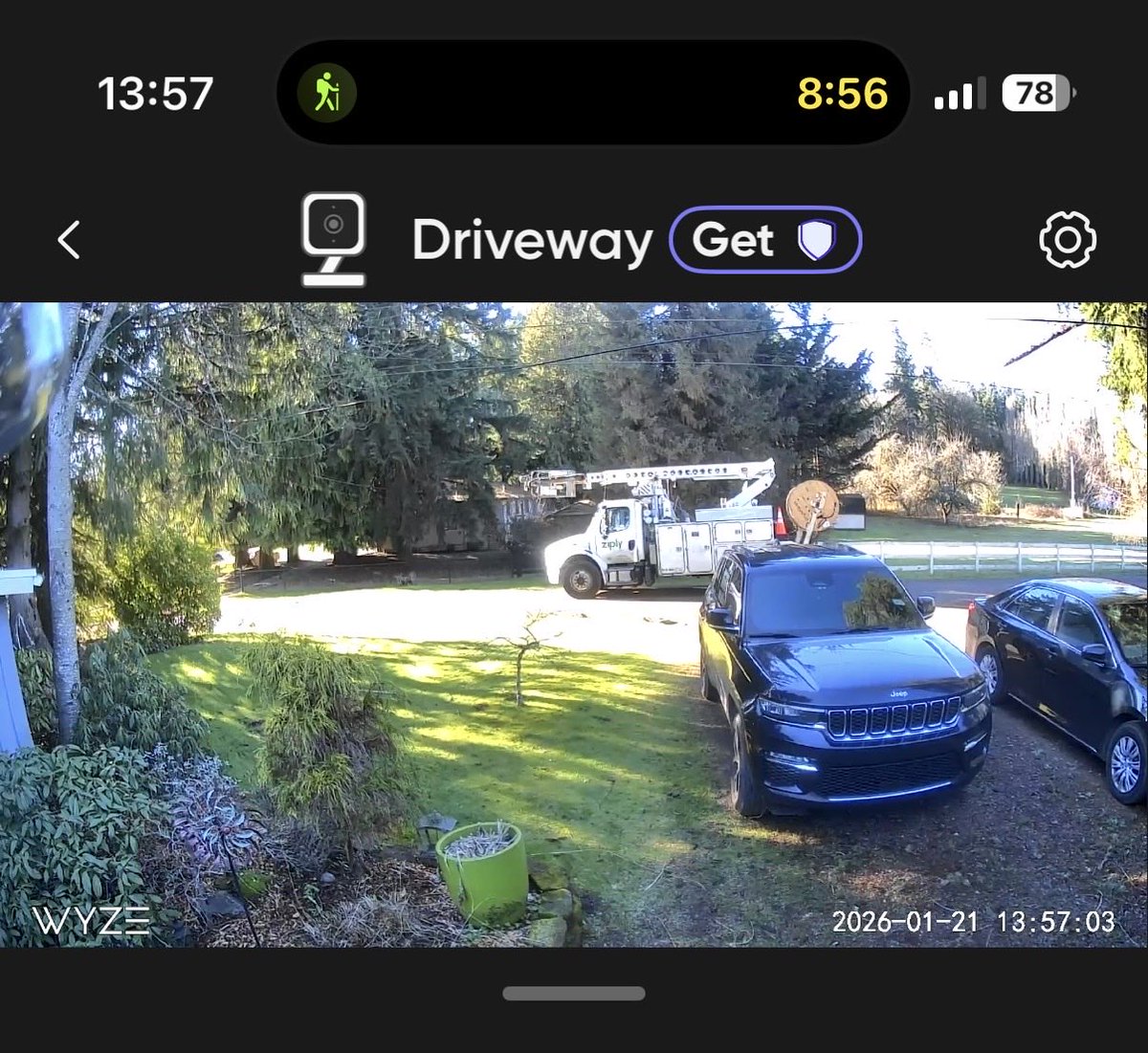 mjamespete's tweet photo. @ZiplyFiber I know you guys really wanna sell me fiber but you can’t leave a truck parked in front of my driveway for hours with no driver https://t.co/thkFzC5FXx