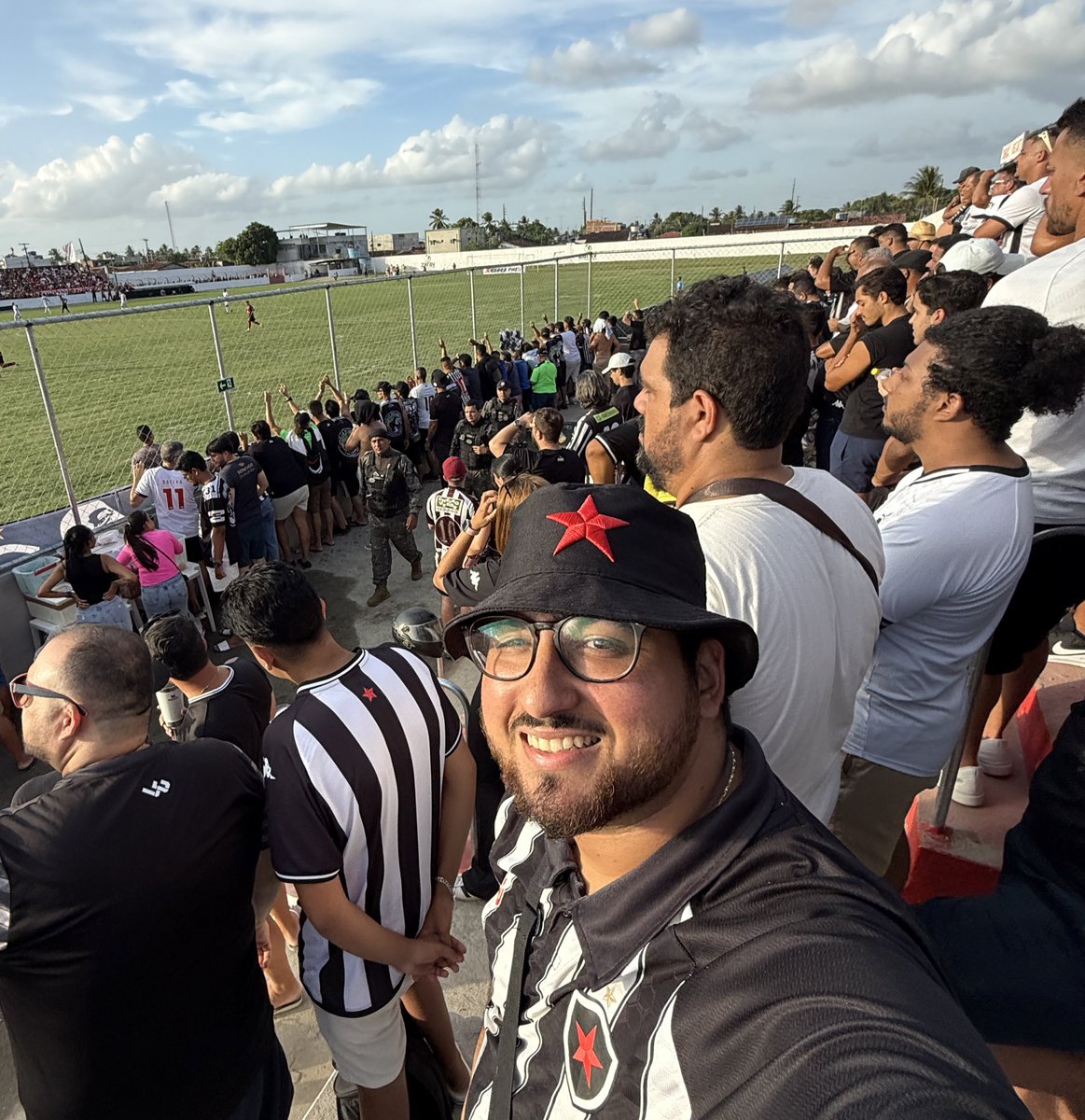 A nova tiração de onda dos rivais é dizer que o Belo tem uma torcida de desocupados por lotar um setor visitante às 15h na quarta-feira.

Torcida gigante é assim, meus amigos. Engloba todas as classes.

Respeitem o bonde dos autônomos e aposentados. MAIOR DA PARAÍBA 🔥