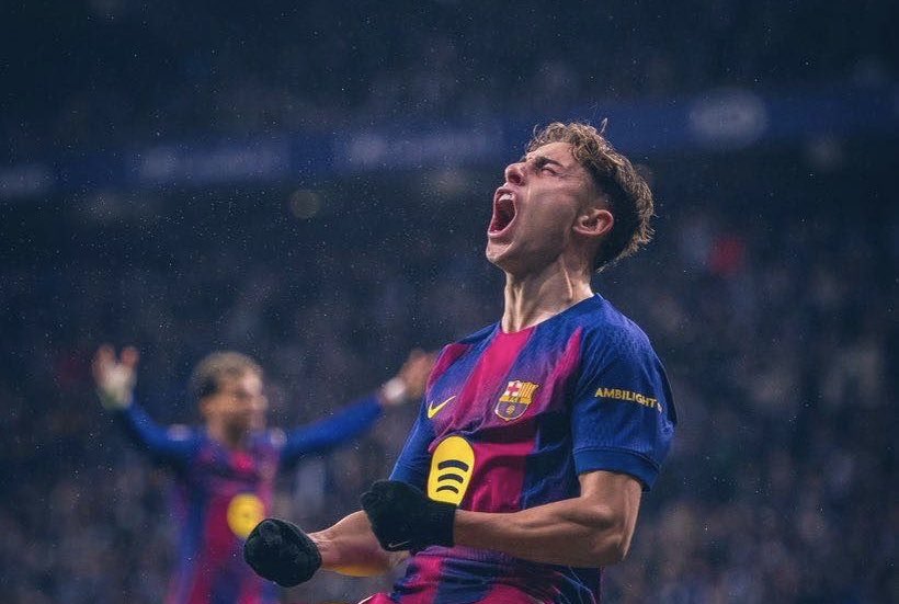 Calssyy's tweet photo. بريق البارسا يسطع هُنا في اوروبا 
برشلونة  هُنا في براغ ❤️
ضياء الشمس يسطع بشدة لوجود الظل .
على الرغم من انهما لايمكن أن يلتقيان 
الظل دائما موجود على مسافة نائية 
لذا لم تكن الشمس وحيدة مطلقاً ، 
وكانت قادرة على التألق. 
ذات الاذنين ستأتي https://t.co/ZR1WDHPwCx