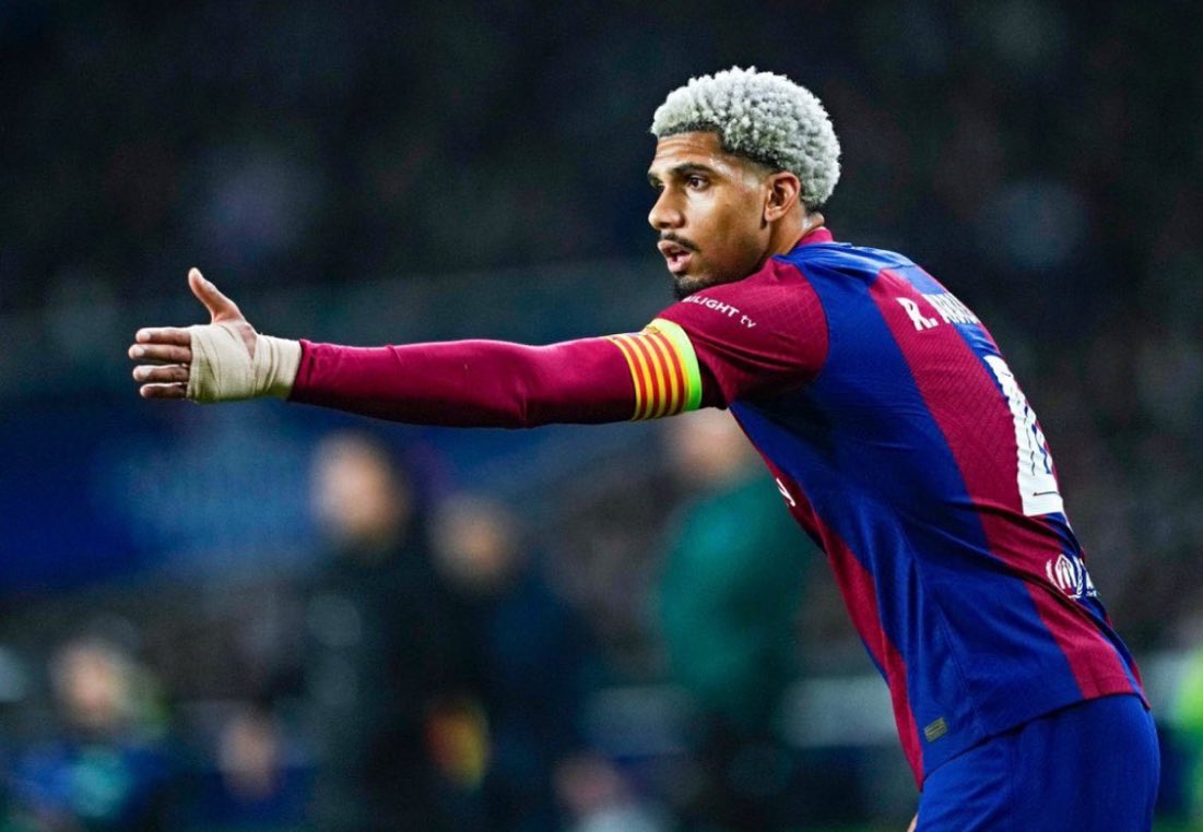 JeffFcb14's tweet image. Jugó bien los minutos que entró, se vio más fuerte la defensa 

Y si el viaje an Israel hizo que regresara nuestro Araujo?