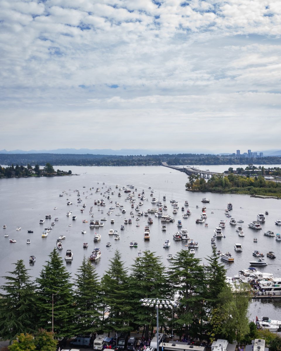 Husky Stadium tweet media
