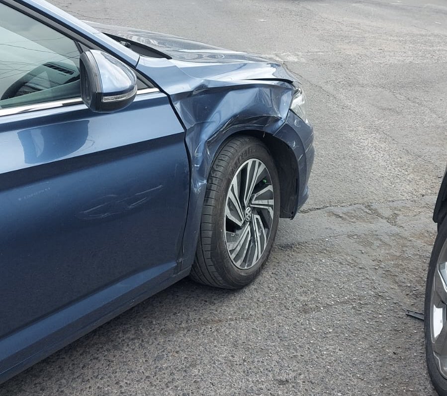 alepsaislas's tweet photo. le presté mi coche a mi novio y se lo chocaron 🤬 y yo ni una vez lo he manejado por querer aprender primero en estándar 🥹 ahora menos lo voy a querer manejar por miedo de chocarlo otra vez 😭

que experiencia tan agridulce es tener coche:( https://t.co/rb6IODYJAR