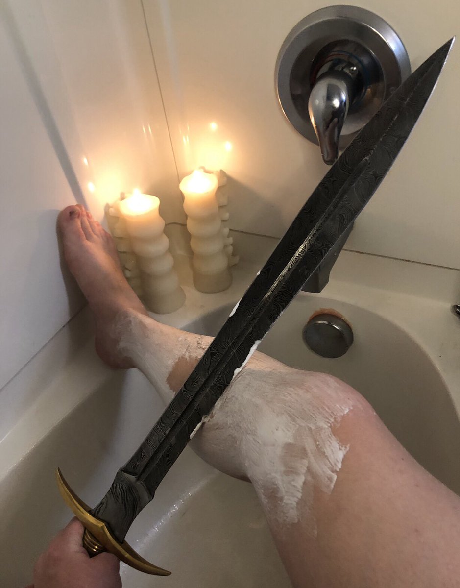 gregthesorcerer's tweet image. Everything shower