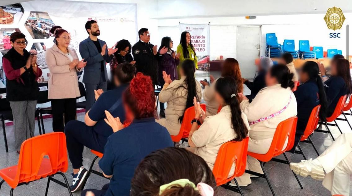 El día de hoy asistimos a la entrega de constancias del curso de Repostería y Panadería Artesanal en la Penitenciaría de la Ciudad de México. 🍞🎓

Esta acción forma parte del trabajo conjunto que impulsa el <a href="/icat_cdmx/">ICATCDMX</a> 🧰 y <a href="/TrabajoCDMX/">Trabajo CDMX</a>, en coordinación con la Subsecretaría del