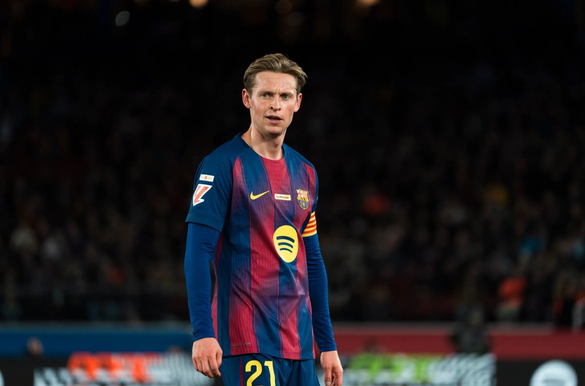🚨🔥 Frenkie de Jong's magic today: 

• 1 assist 
• 63 passes 
• 2 long balls 
• 80 touches 
• 7 defensive contributions 
• 10 recoveries 
• 6 duels won 
• 100% aerial duels won 
• 100% dribbles won