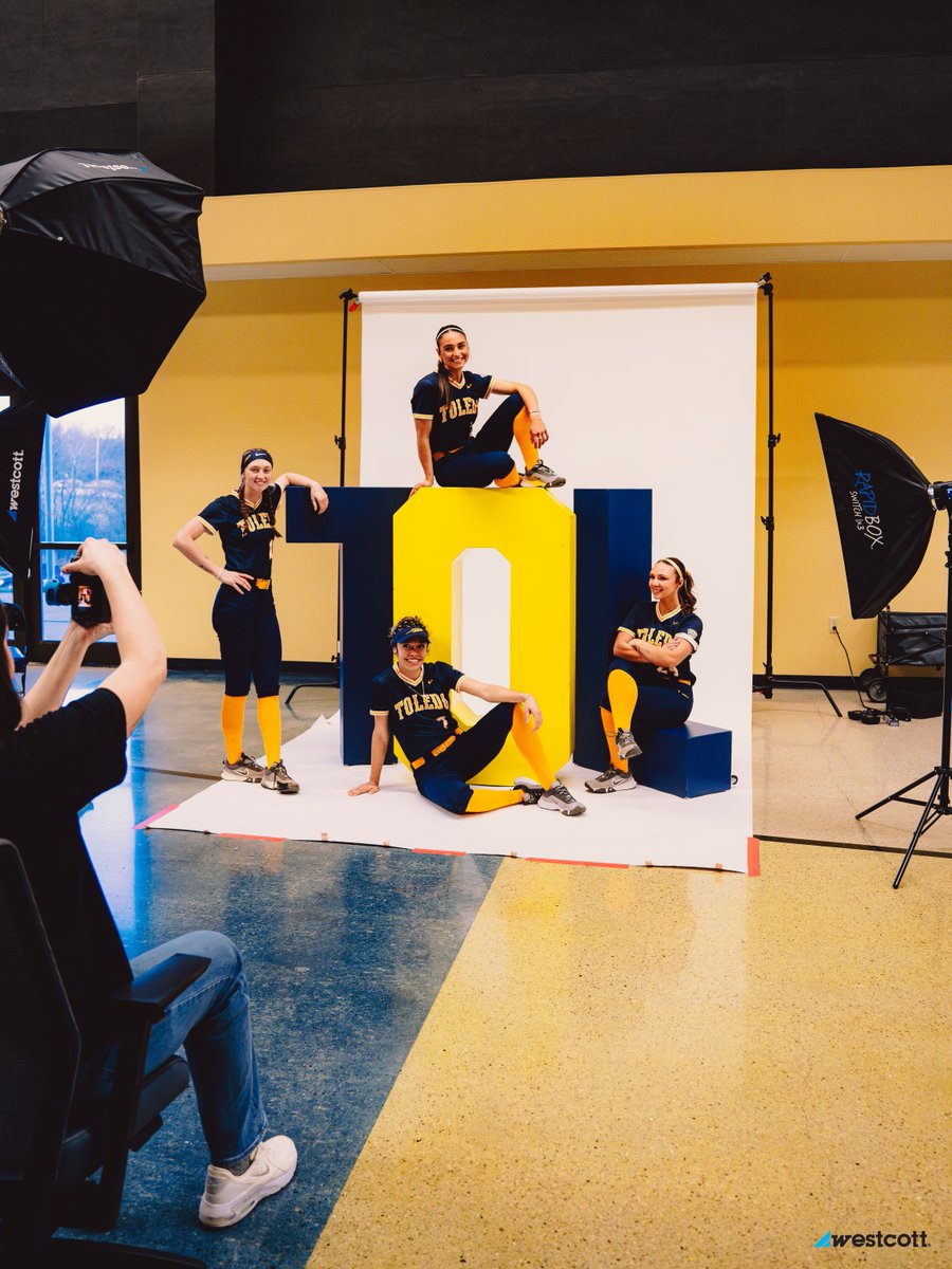 ToledoSoftball's tweet photo. The Rockets are ready for liftoff 🚀 

Lit by Wescott Lighting 🔦 

#TeamToledo https://t.co/FUKRBnf9rG