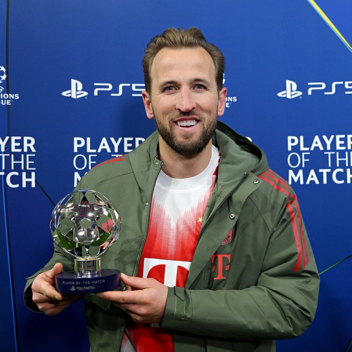 _BeFootball's tweet image. 🚨 𝗤𝗨𝗜 𝗗'𝗔𝗨𝗧𝗥𝗘 ?! 𝗛𝗔𝗥𝗥𝗬 𝗞𝗔𝗡𝗘 🏴󠁧󠁢󠁥󠁮󠁧󠁿 𝗠𝗢𝗧𝗠 !! 🏆

Il a littéralement PORTÉ le Bayern ce soir ✨💫