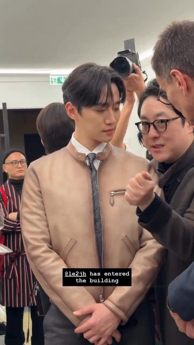 misuniiiiii's tweet photo. 눈 뜨니 넘나 행복한 것💛

#이준호 #LEEJUNHO
#벨루티 #BERLUTI 
#DressedinBERUTI
#ParisFashionWeek #PFW2026 https://t.co/2P5jt86Gkl