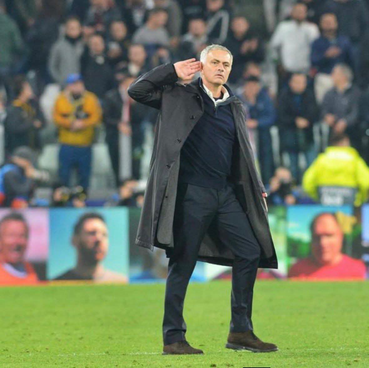 JuveIvy's tweet image. Molto probabilmente abbiamo sbattuto fuori dalla Champions questo pagliaccio in foto.
SI GODE 💦💦
#JuveSLB #JuveBenfica