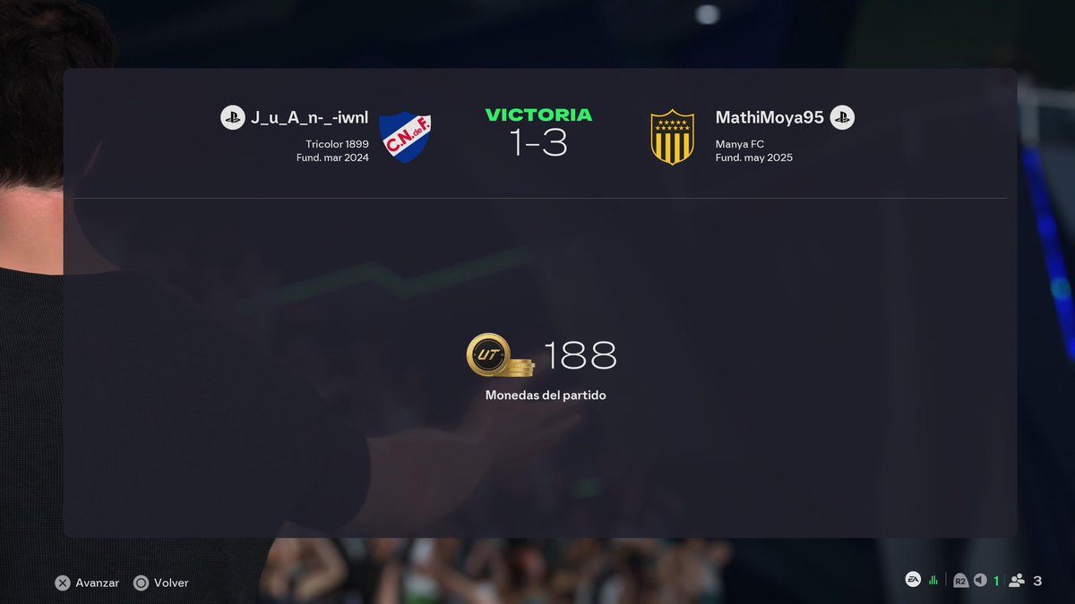 Que raro la gallina abandonando