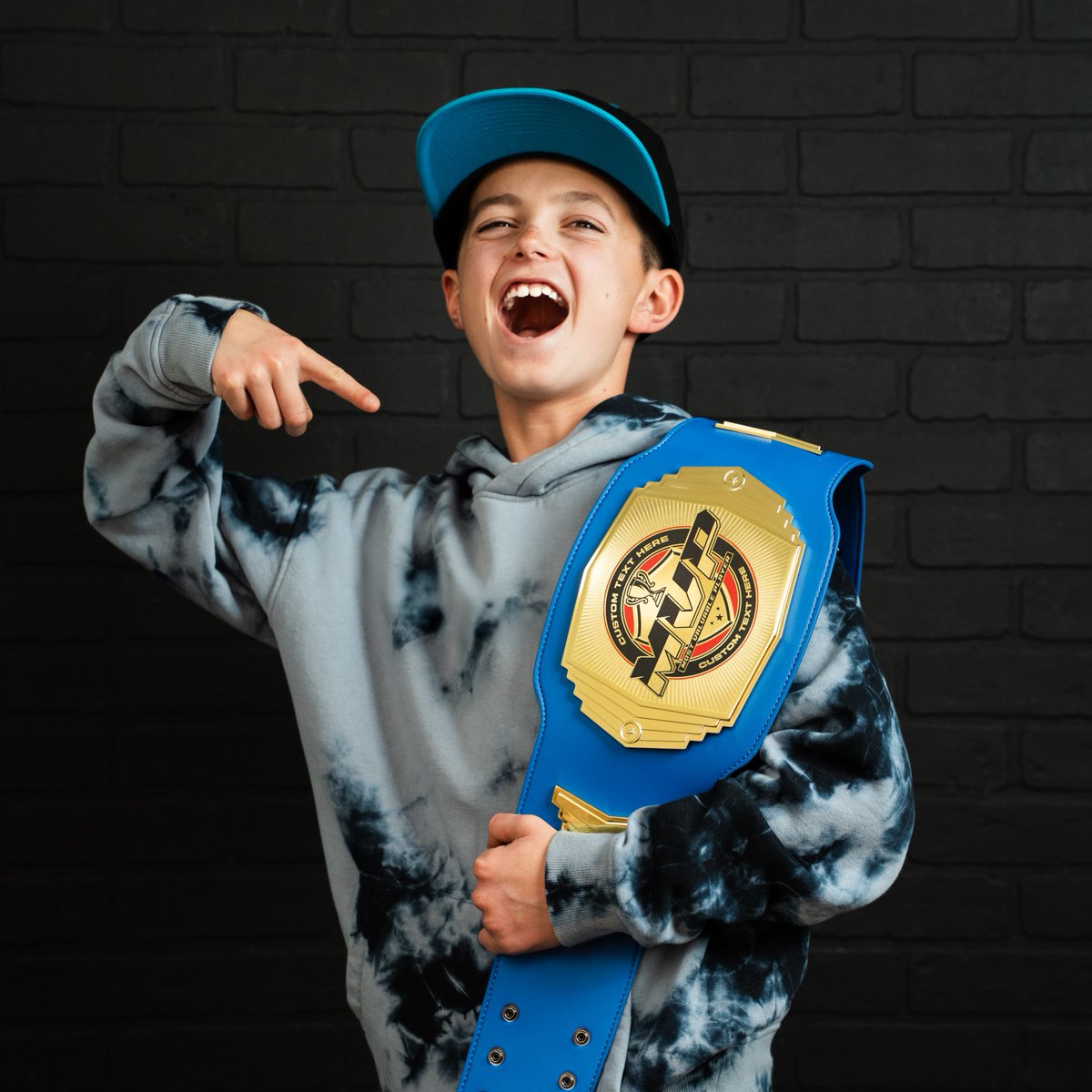 TrophySmack's tweet photo. ๐จ NEW PRODUCT DROP ๐จ
It's time to put some respect on their win. The MVP 2lb Youth Championship Belt brings real weight, bold shine, and custom plates for the next generation of champs. ๐๐ช
#TrophySmack #MVP #YouthSports https://t.co/1YhjuWE3cz
