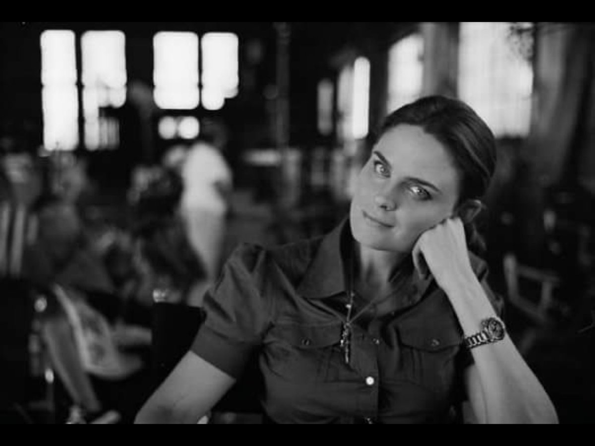 So sweet, so cute. This is definitely one of my favorite pics of her 🩷