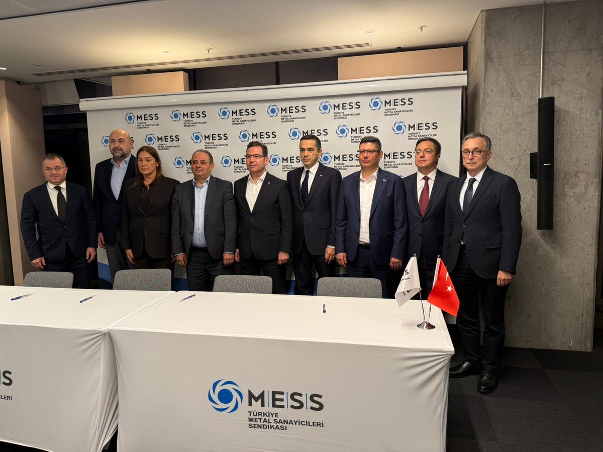 📢MESS İle Anlaşma Sağlandı

🔴ZAFER DİRENEN METAL İŞÇİLERİNİN!

Aylardır süren MESS 2025–2027 Dönemi Grup Toplu İş Sözleşmesi süreci bugün anlaşmayla sonuçlanmıştır. Bu sonuç; masada değil, fabrikalarda kurulan iradenin, kararlılığın ve örgütlü mücadelenin eseridir. Kazanan,