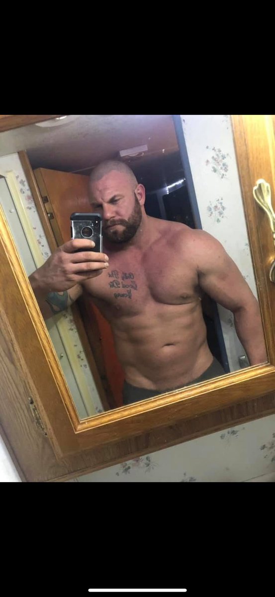 ausmanuk's tweet photo. 7yrs apart-  Back when I used to be embarrassed about being so hairy but now I embrace it. So many of you have been so positive in making me feel more confident about myself and my body and for that… I say thank you.!! 🙏 https://t.co/5HHeKu1OvS