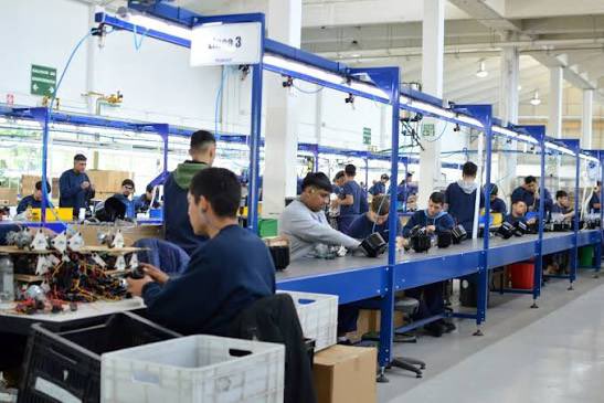 colocostantino's tweet image. A la crisis de Fravega, con más de 100 despidos recientes y otros 300 en riesgo, se suma la crisis de la mayoría de los fabricantes locales y transnacionales así como los proveedores locales.
En el caso de las grandes firmas, además de los cierres y despidos de Mabe, Electrolux y…