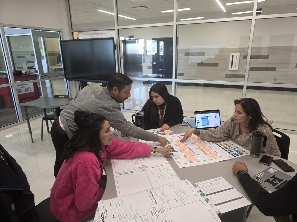 🄻🄸🅂🄰 🄿🄰🅉 tweet media