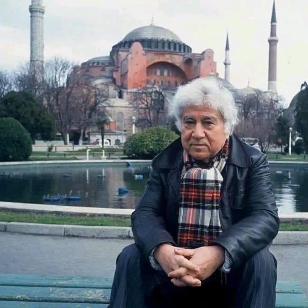 Yine Düşünmek 

Bana göre, Türk insanının gittikçe daha koyu,
gittikçe daha aşırı Müslümanlaşmasının baş nedeni,
gittikçe daha çok günah batağına saplanması,
gittikçe daha çok haram yemesidir. İnsan, günahını, işlediği haramı
başkalarından saklayabilir, ama kendinden saklayamaz;