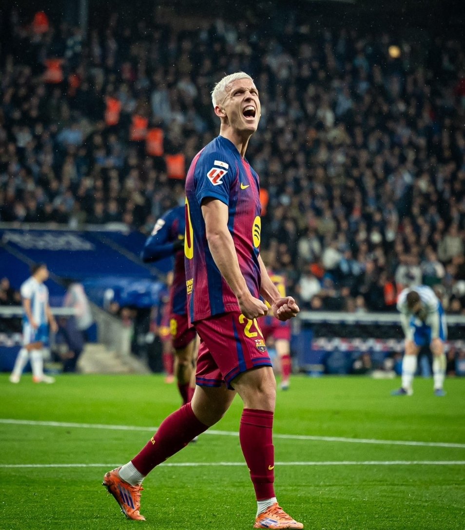 Decidme un futbolista que pueda dar recitales como 10, como 8, como 11 y como falso 9

DANI OLMO es el ERIC GARCIA ofensivo y es un futbolista absolutamente HIGH CLASS!!!!