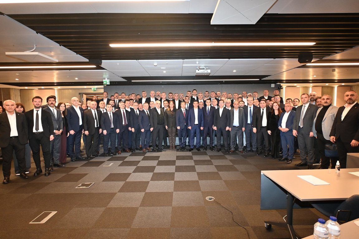 ZAFER YİNE TÜRK METALLİLERİN OLDU

MESS İLE SÖZLEŞMEMİZİ İMZALADIK. İLK 6 AY İÇİN TOPLAM ORTALAMA %31,15, İLK YIL İÇİN TOPLAM ORTALAMA %47,81 ORANINDA ZAM ALDIK.

Sendikamız Türk Metal ile Türkiye Metal Sanayicileri Sendikası (MESS) arasında 13 Ekim 2025 tarihinde başlayan Grup