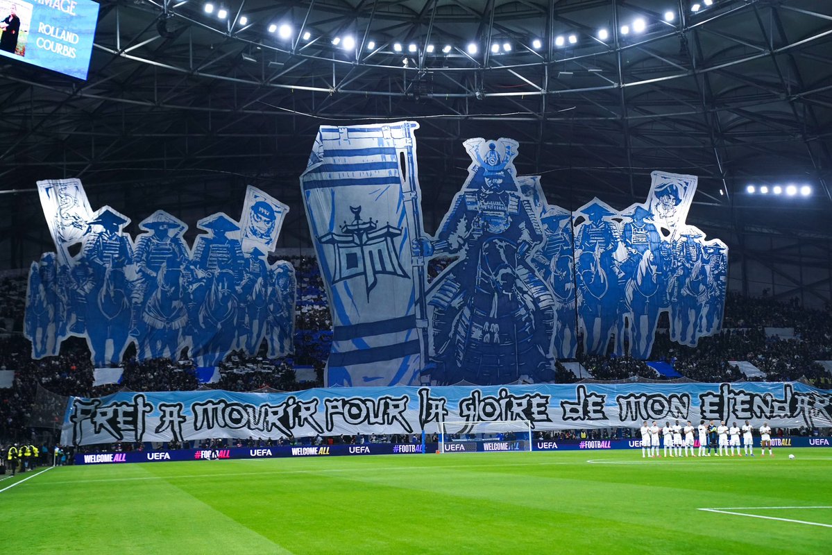 Niveau originalité, complexité et rendu … je suis pas loin de penser que c’est le plus grand tifo du Virage Depé ! Masterclass. Le tifo Beatles au VS est sublime mais alors celui-ci wahou !! 😍 Le Vélodrome encore en mode top européen ce soir. Pas sur le terrain, dommage #OMLIV