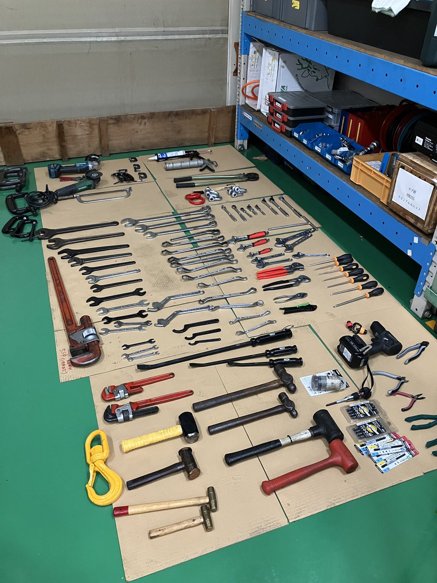 これは…もはや工具の展示会。 並べると分かる、現場の相棒たちの多さ