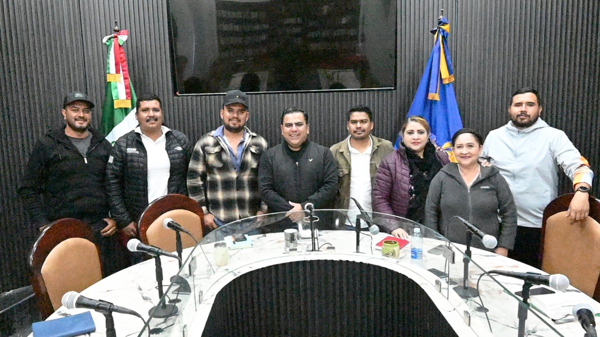 ingmarcotrejo's tweet photo. Me reuní con la delegada y los agentes municipales de las comunidades, a fin de darle seguimiento a las acciones y proyecto de gobierno que estamos implementando en beneficio de sus habitantes. https://t.co/rMUSLtx6Rv