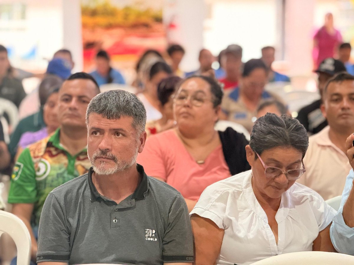RenovacionCo's tweet photo. @petrogustavo le cumple al Acuerdo de Paz. En el marco de la revisión y actualización de los Planes de Acción para la Transformación Regional (PATR), el director de la ART @Rauldelgado58 lideró un diálogo con comunidades étnicas y campesinas de la subregión Macarena–Guaviare, autoridades regionales del Meta y Guaviare consolidando avances significativos en el seguimiento y la implementación de los #PDET,  fortaleciendo la participación comunitaria en la transformación del territorio. En el contexto del evento se presentó un balance de las inversiones y proyectos aprobados para los 12 municipios #PDET de la subregión: 172 proyectos por más de un billón de pesos a través de las diferentes fuentes de financiación (ART - PGN, Regalías para la Paz, Obras por Impuestos, Regalías Territoriales). #CumplimosConDignidad