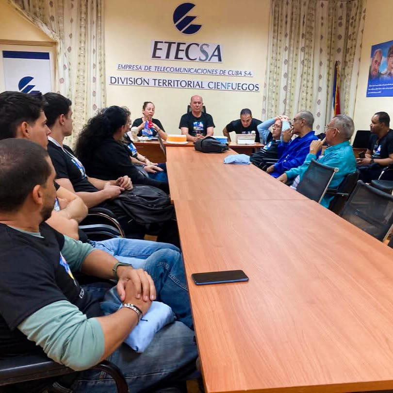 Como parte de la Jornada de la Ciencia Cubana 🇨🇺, han sido reconocidos por estos días, algunos de nuestros trabajadores 👩🏻‍💻 con premios provinciales de Innovación Tecnológica 💡, 
✨ Felicidades para los galardonados 🥳🥳.
#EtecsaConCuba