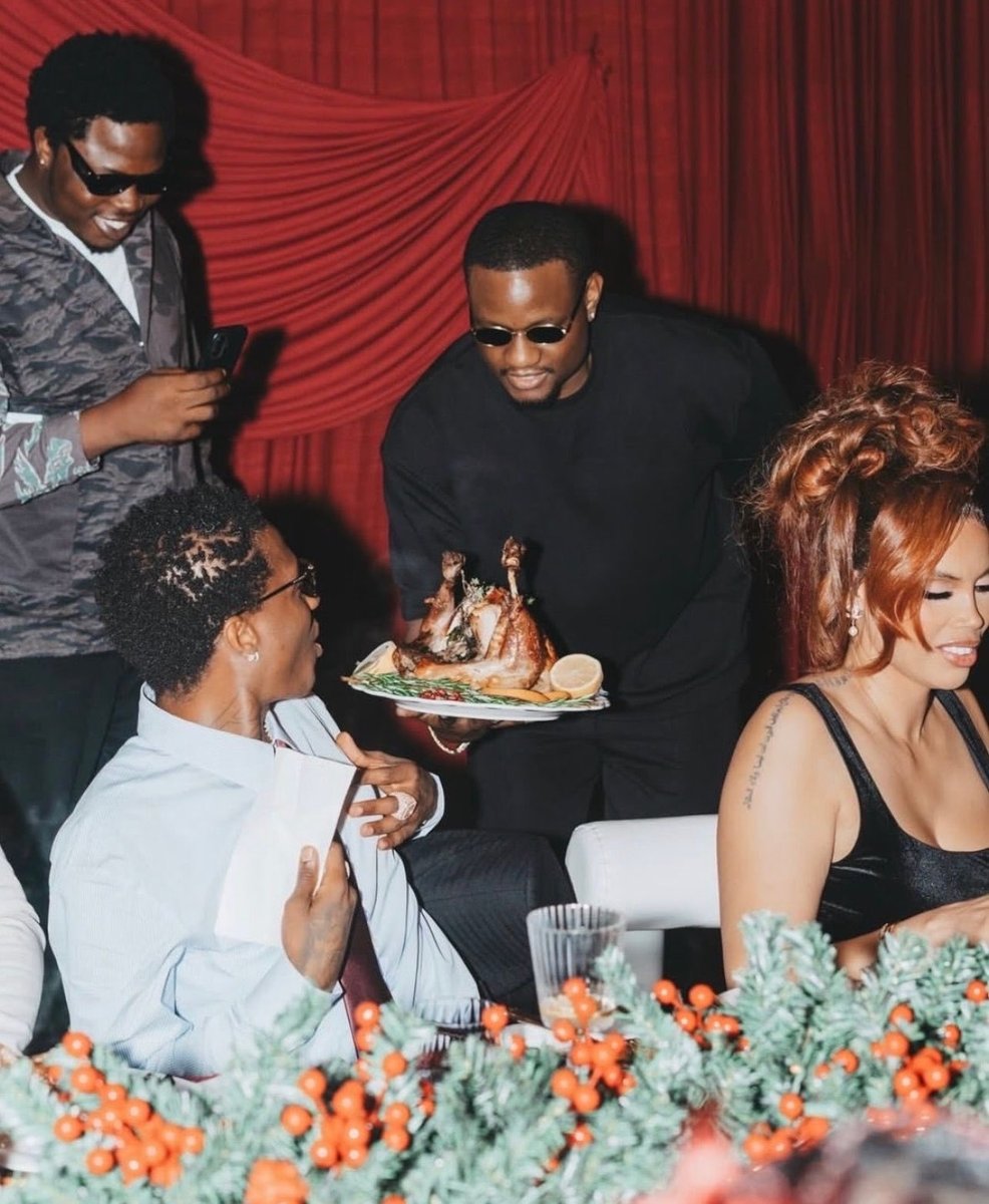 DoctorMachala's tweet image. Seun Rudy nor even concern you 🤣 Your only consign na hope there’s enough meat inside Wizkid food. Your husband too like beef!😆