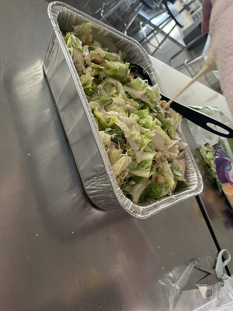 LReno_AHS's tweet photo. Americas Student Council serving spaghetti with a side of gratitude for those who serve our community every day 🚒 @BlazerNationAHS #AsUp #Heros https://t.co/BxucI0tdKg