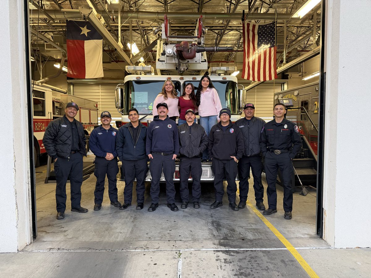 LReno_AHS's tweet photo. Americas Student Council serving spaghetti with a side of gratitude for those who serve our community every day 🚒 @BlazerNationAHS #AsUp #Heros https://t.co/BxucI0tdKg