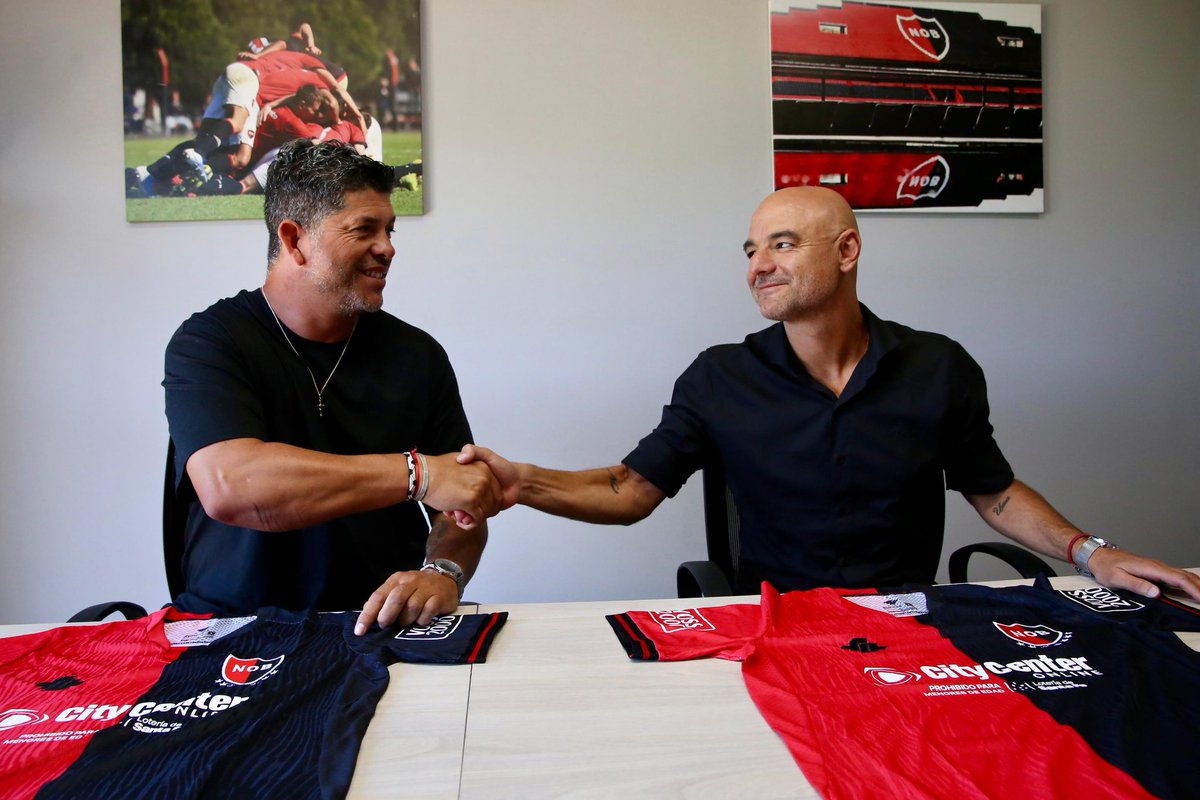 lepranalytics's tweet image. 🗓 Mañana arranca el Torneo Apertura 2026 y quiero saber sus predicciones para Newell's:

⭐️ Mejor jugador:
⚽️ Máximo goleador:
📈 Jugador revelación:
📉 Jugador decepción:
⬇️ Peor jugador:
🆕 Mejor refuerzo:

Los leo 🔴⚫️