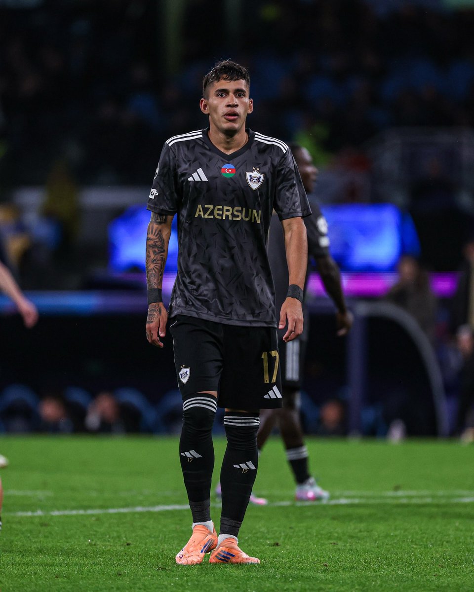 Camilo Durán anotó el tercer doblete de un futbolista colombiano en esta Champions: 3-2 ante el Eintrach. Ya le había marcado al Ajax y al Benfica. Es un extremo ágil y fuerte que juega sobre todo el frente de ataque. Un equipo exótico, el Qarabag de Azerbayán.