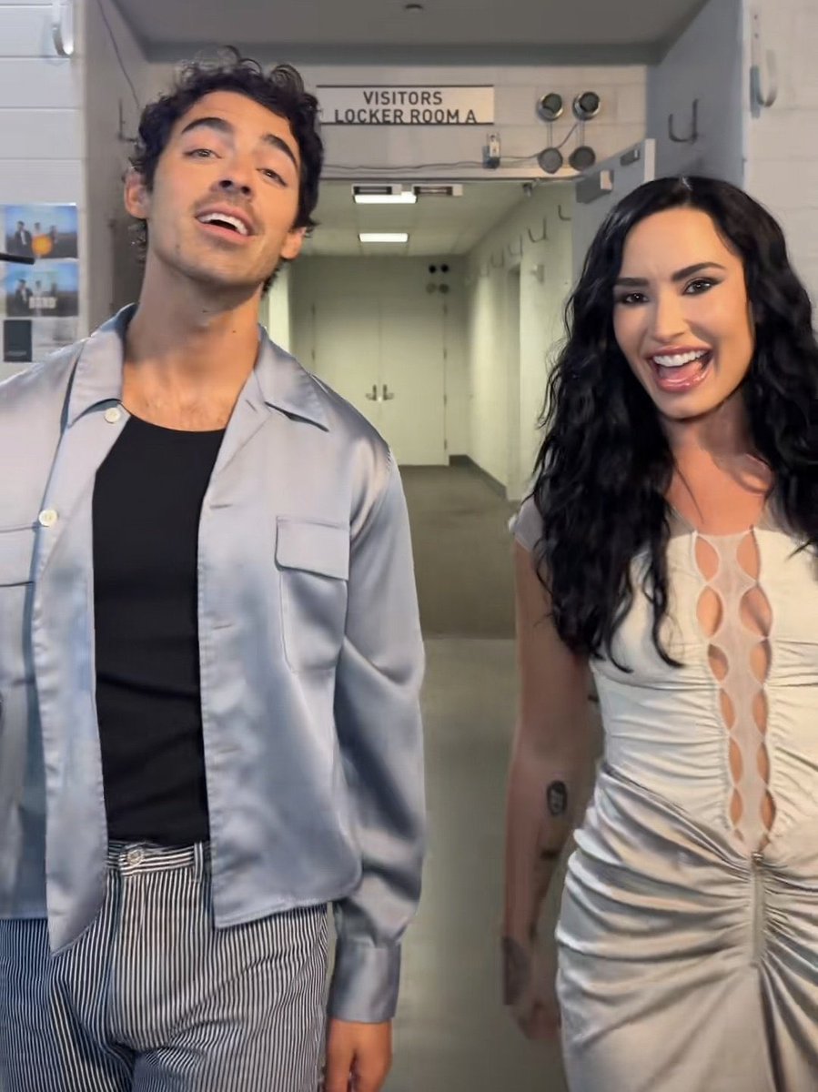 Vanessa: Hudgens
Zac: Efron