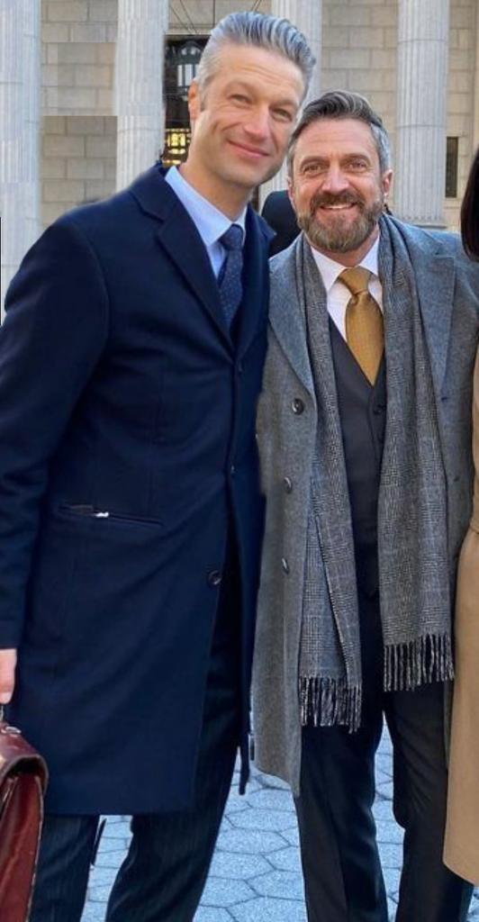 AlliCat028's tweet photo. #NationalHugDay I'm counting side hugs too. 🥹🫂#EsparzaNation #RaúlEsparza #PeterScanavino #Barisi #MariskaHargitay #Barson #Miscast22 https://t.co/O1g8i3fnax