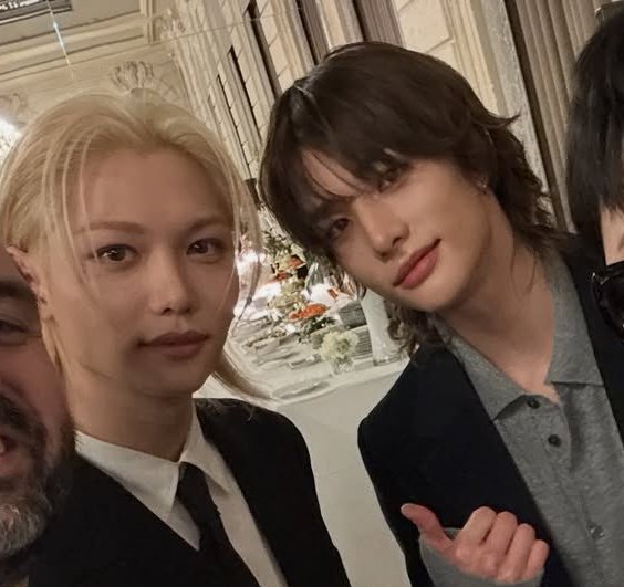 nin1sta's tweet photo. SELCA HYUNLIX CARAJO SOY FELIZ VIVA EL AMOR LOS AMO TANTO https://t.co/rCOAis63Vh