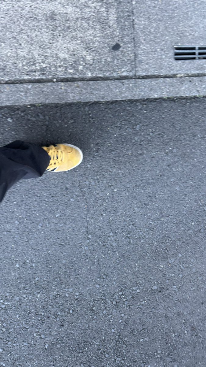 あ。
出勤なのに😅
靴間違えた😱

…まぁ、いいか(笑)