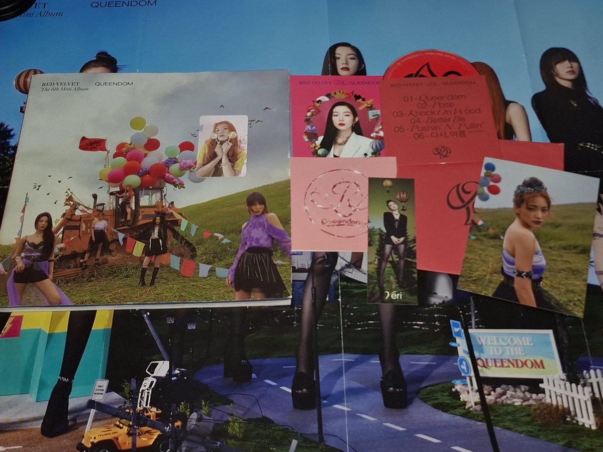 yerijours's tweet photo. VENDA/VENDO RED VELVET QUEENDOM 

- R$100 + Frete
- Versão Queens
- Acompanha tudo o que está na foto e o photocard da Seulgi é da versão Girls
- Possuí avarias https://t.co/YU64srJC24