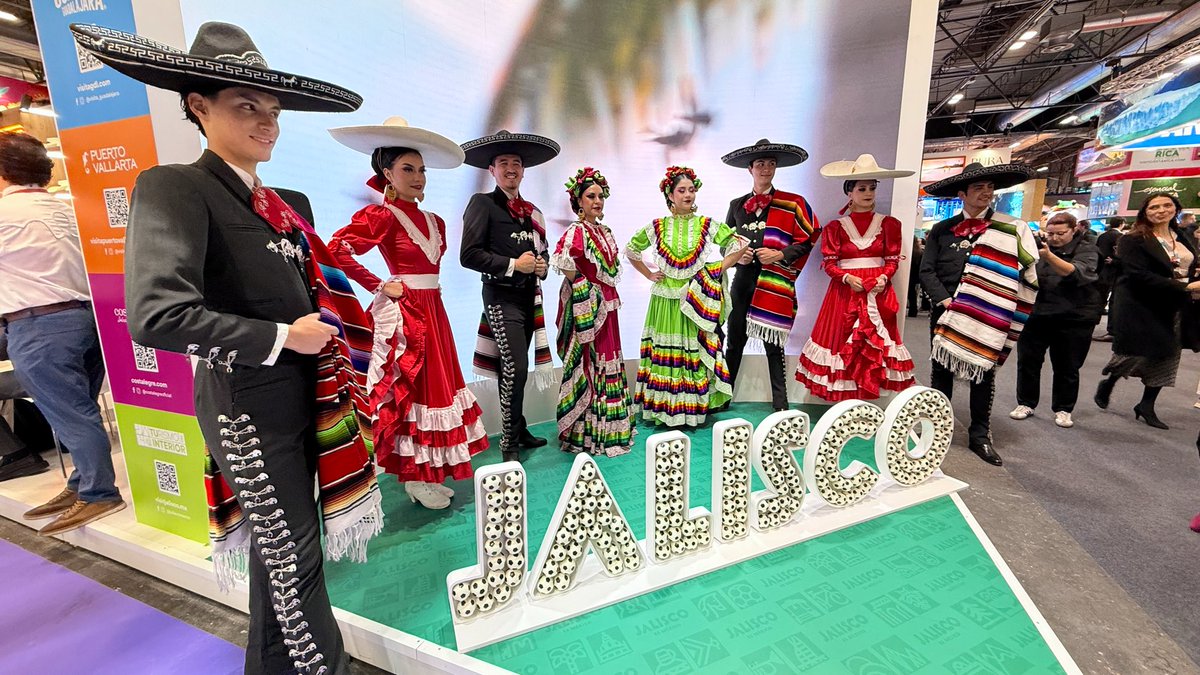 ExpertaViajera's tweet photo. Hemos llegado a @fitur_madrid donde @VisitMex es el país invitado.

Los 32 estados de la República se reúnen para mostrar tradiciones y experiencias que posicionan a México como un referente global.

@SECTUR_mx 
#FITUR2026 
#ExpertaViajera https://t.co/SkKCIUTPec
