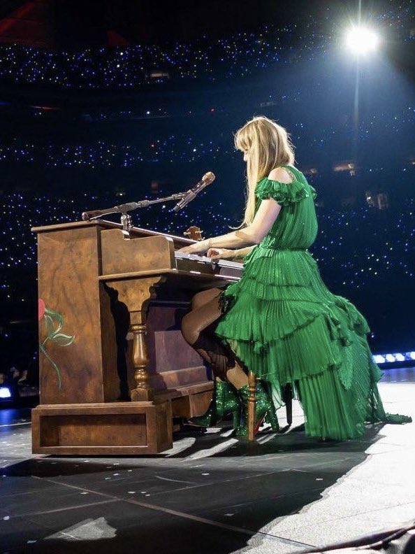themagicemmakes's tweet photo. the inductee:                           the song that 
                                                     changed my life:
#SongwritersHallOfFame 
@taylornation13 @taylorswift13 https://t.co/UpbDjlvjfM
