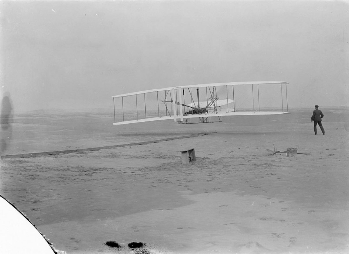 NASAAdmin's tweet image. The flight kit aboard Artemis II reflects the long story of American exploration in air and space - perfect to honor America’s 250th birthday with @Freedom250 🇺🇸

✈️ a piece of fabric from the original Wright Flyer, making its second trip to space after STS-51D

🇺🇸 the American…
