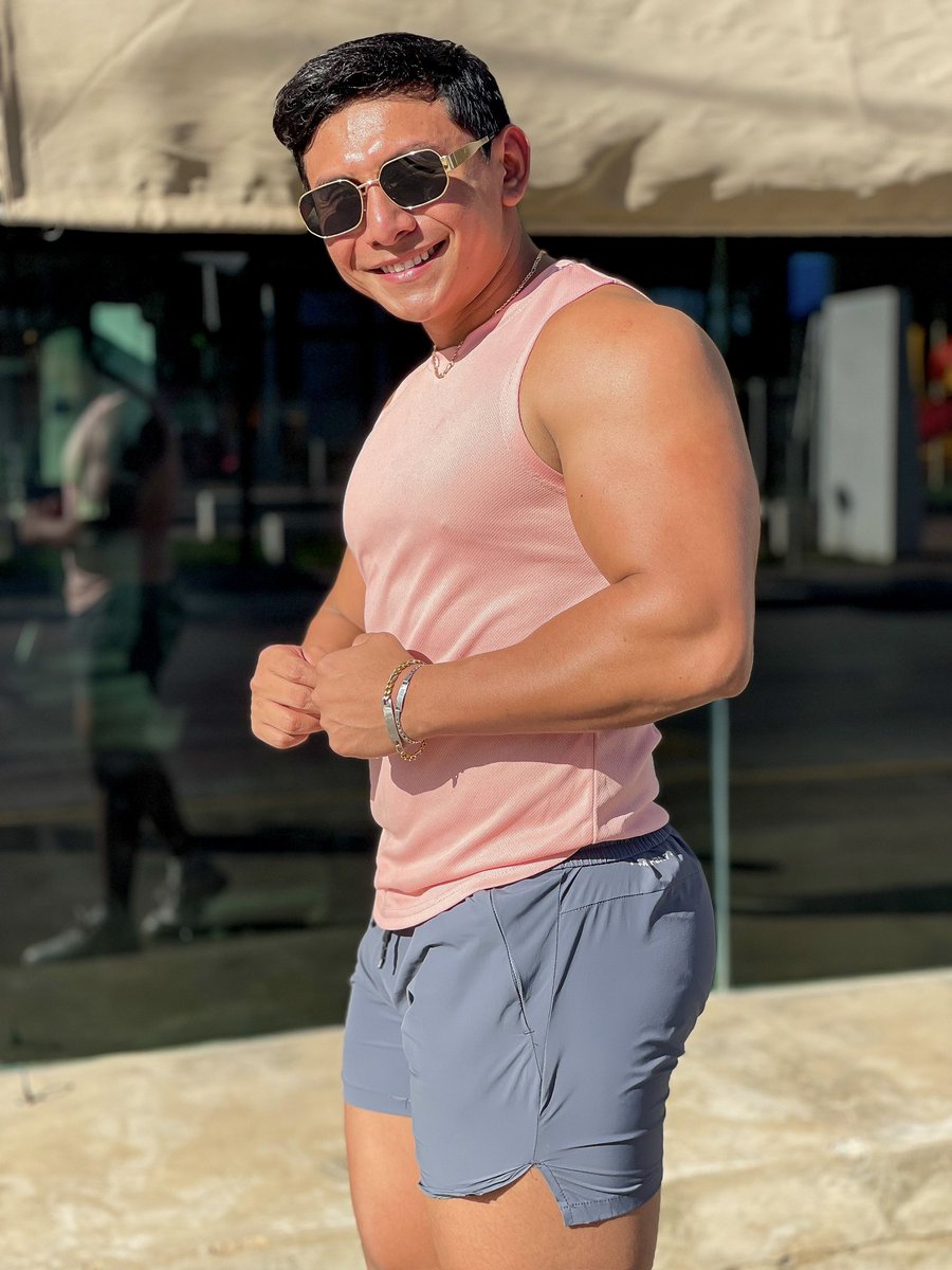 C R H I S tweet media