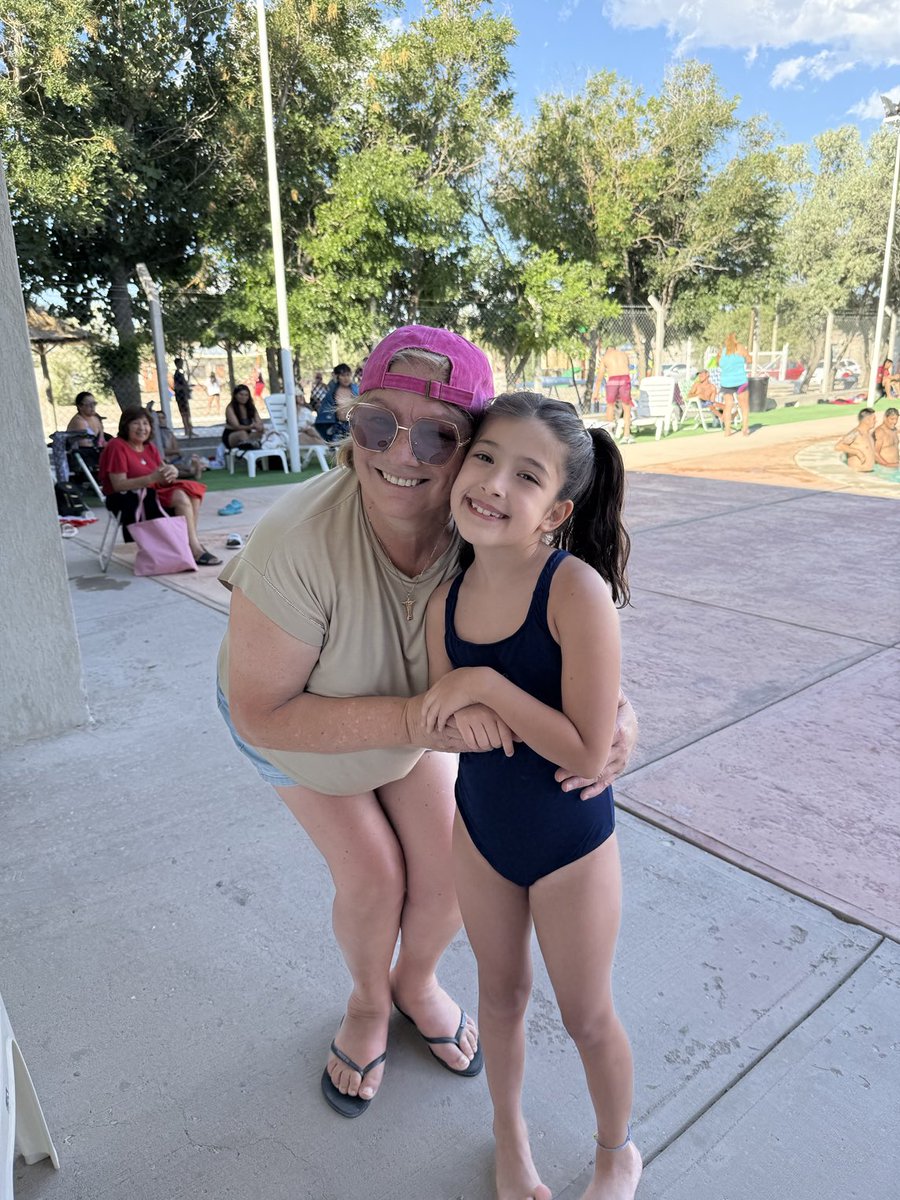 🌸 Hoy pile tomando unos mates con Euge, Martina que nos cantó una canción hermosa,familias disfrutando el agua, chicos y adolescentes jugando en la arena, torneos en fin… mucha actividad. 

🌸Acercate y disfrutá del verano en el natatorio municipal, te esperamos!!